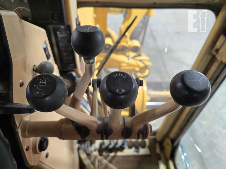 2007-caterpillar-140h-image-18