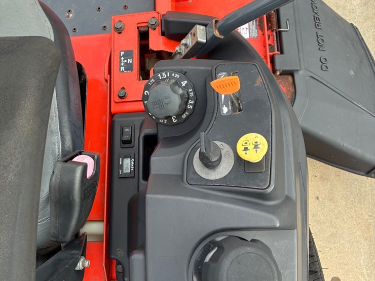 #20240-•-kubota-zg123s-zero-turn-image-9