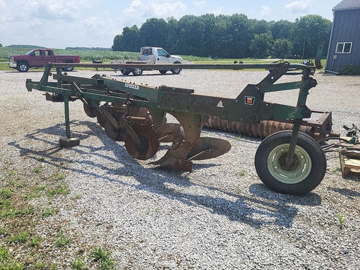 oliver-545-in-furrow--4-bottom-moldboard-plow-w/coulters-image-5