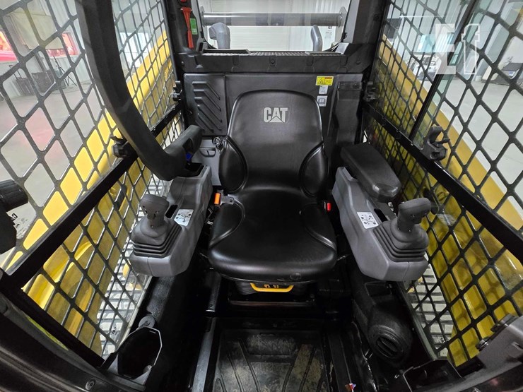 2025-caterpillar-255-image-14