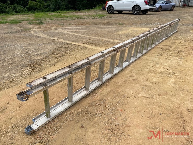 40'-aluminum-extension-ladder-image-4