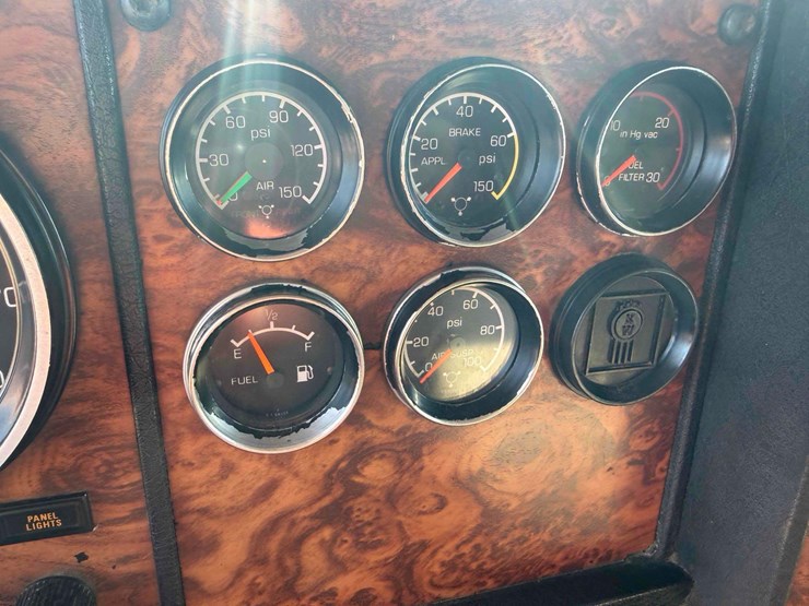 2000-kenworth-semi-image-30