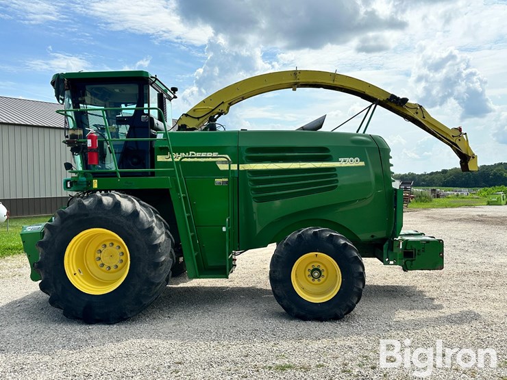 2004-john-deere-7700-image-8