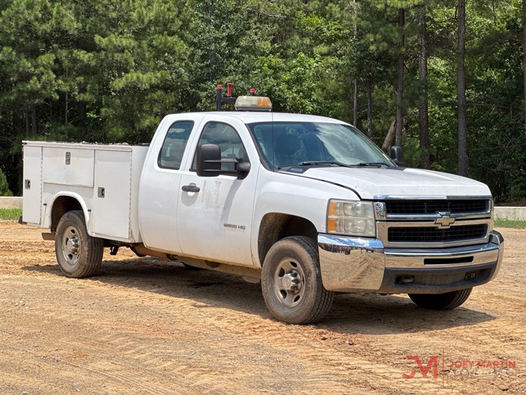 2010-chevrolet-2500-hd-service-truck-image-1