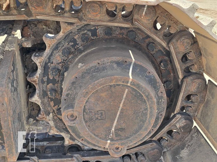 2024-caterpillar-340-image-36