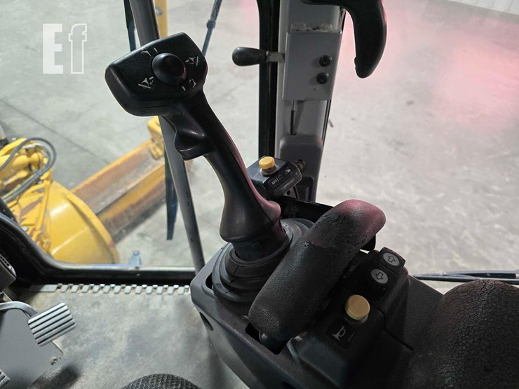 2010-caterpillar-160m-image-20
