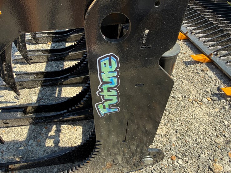 #2029-•-unused-future-clg72-skid-steer-curved-log-grabber-chxmq2605138-inv#48871-image-9