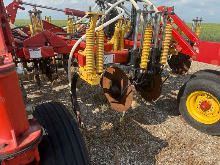 2006-bourgault-8710-air-seeder-image-40