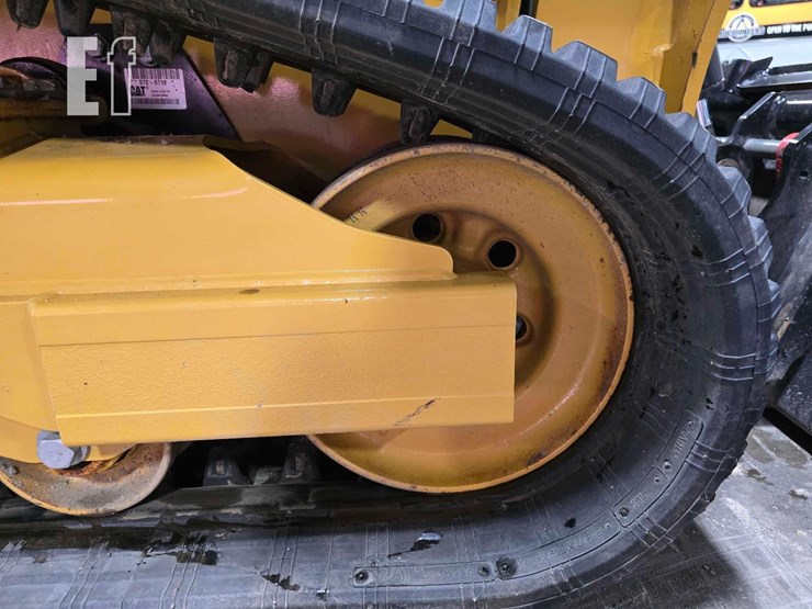 2025-caterpillar-255-image-32