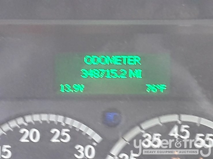 2017-freightliner-cascadia-113-image-10