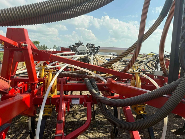 2006-bourgault-8710-air-seeder-image-48