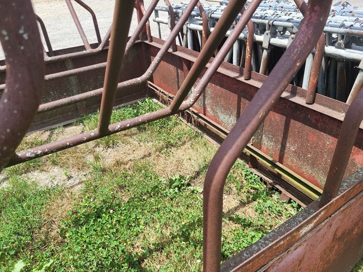 round/big-square-bale-feeder---20-head-capacity-image-11