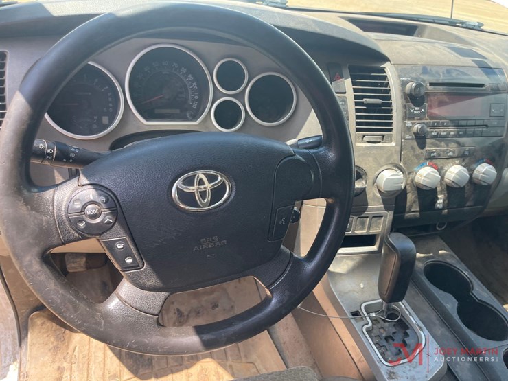 2010-toyota-tundra-sr5-image-24