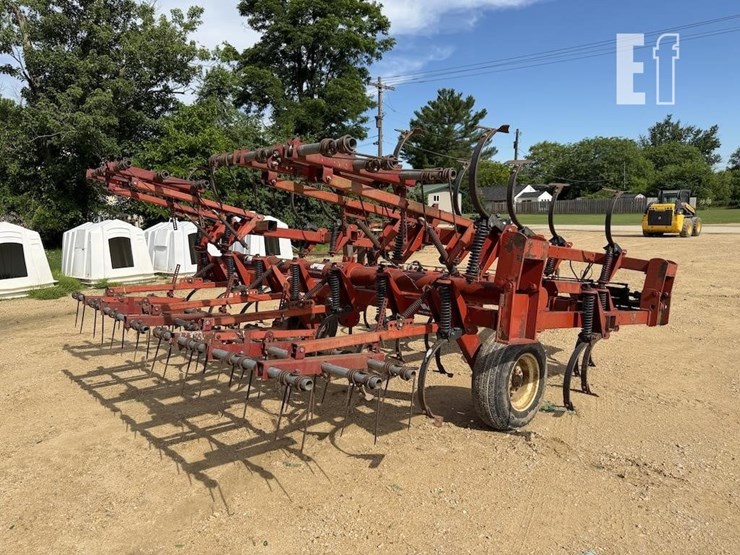 white-field-cultivator-image-6