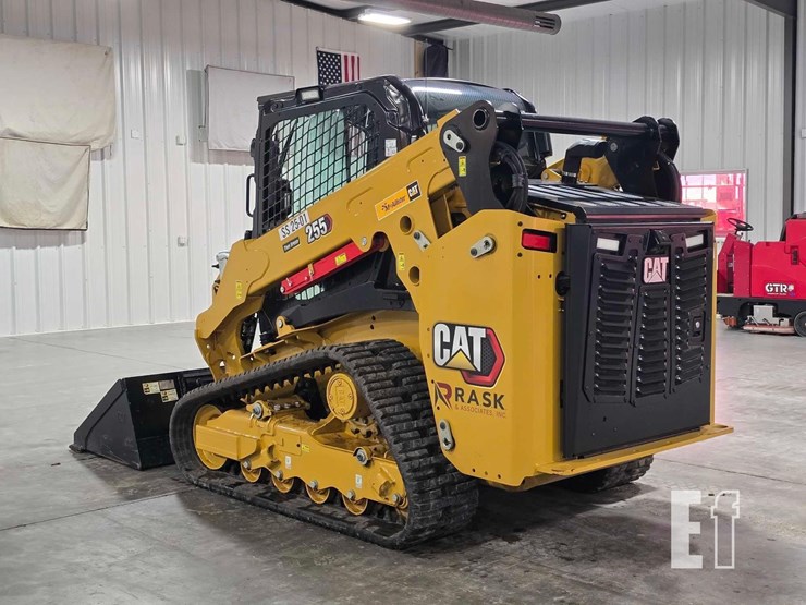 2025-caterpillar-255-image-4
