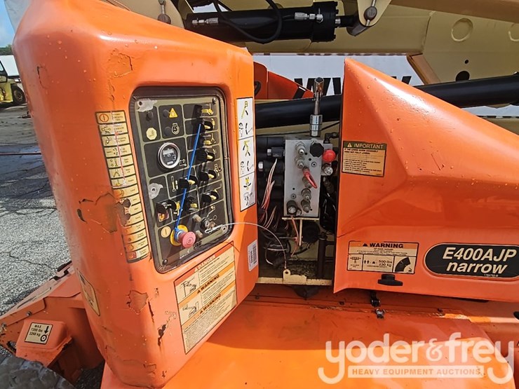 2011-jlg-e400ajpn-image-24