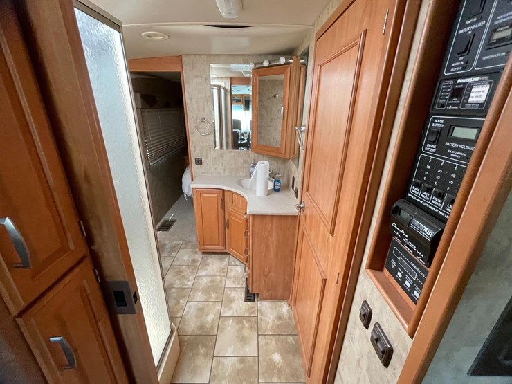 2006-winnebago-diesel-pusher-motorhome-abilene,-tx-image-12