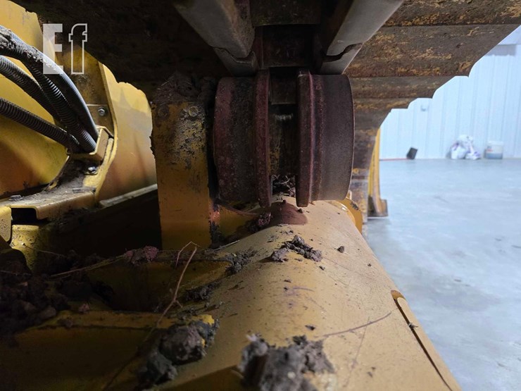2022-caterpillar-d4-lgp-image-41