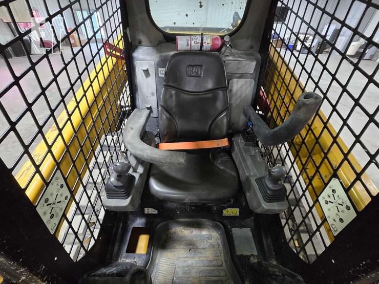 2021-caterpillar-259d3-image-14