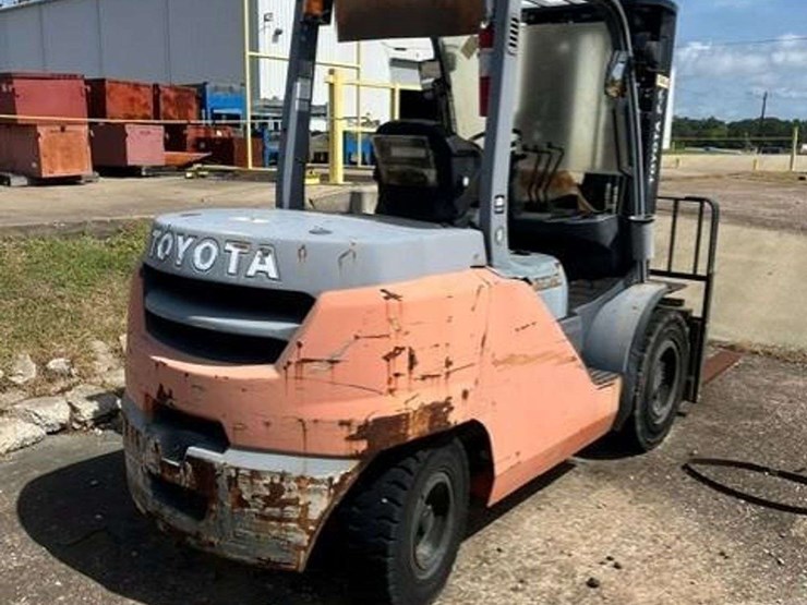 2014-toyota-forklift-image-3