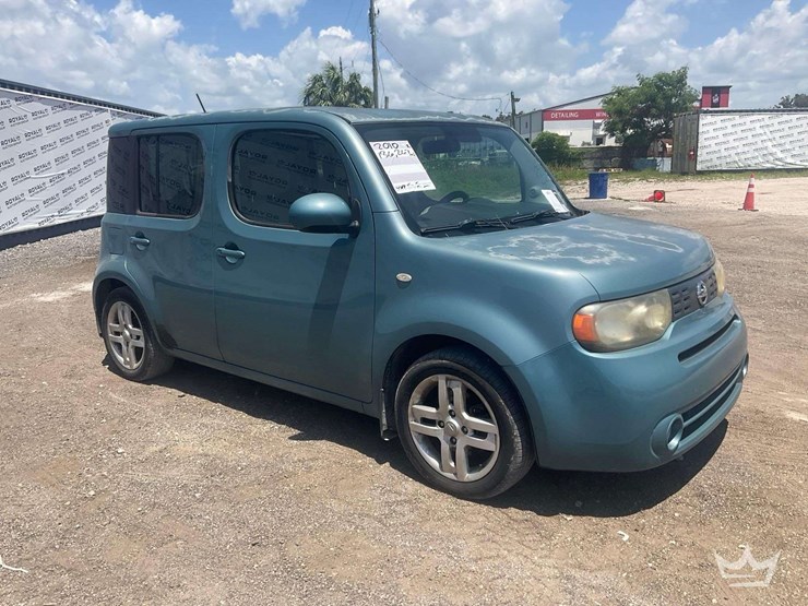 2010-nissan-cube-image-2