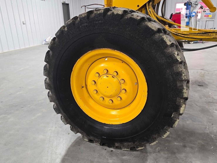 2004-caterpillar-120h-image-23