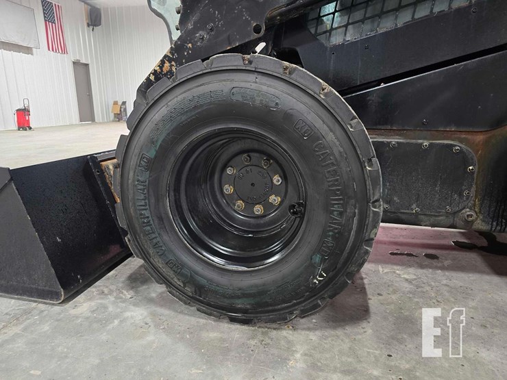 2014-caterpillar-272d-image-25