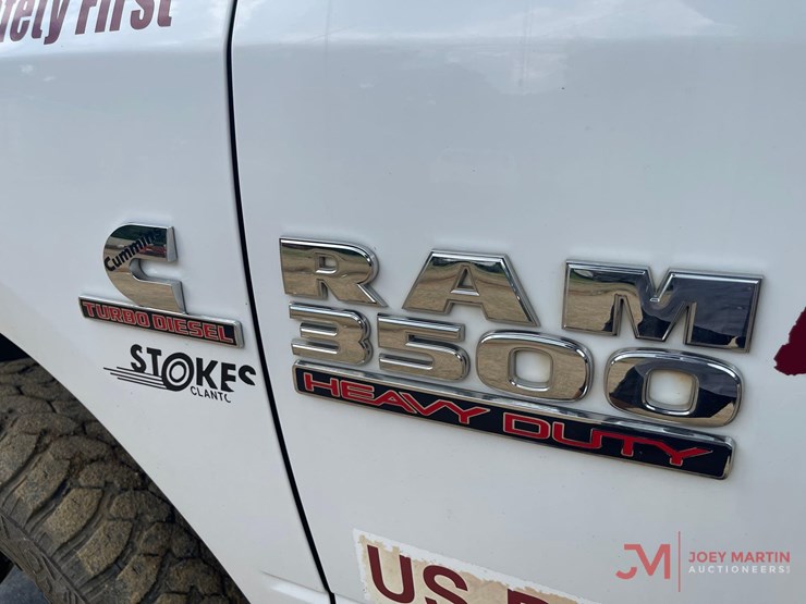 2016-ram-3500-heavy-duty-flatbed-truck-image-28