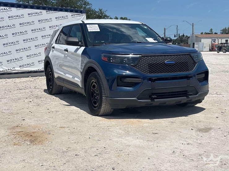 2020-ford-explorer-hybrid-awd-suv-image-2