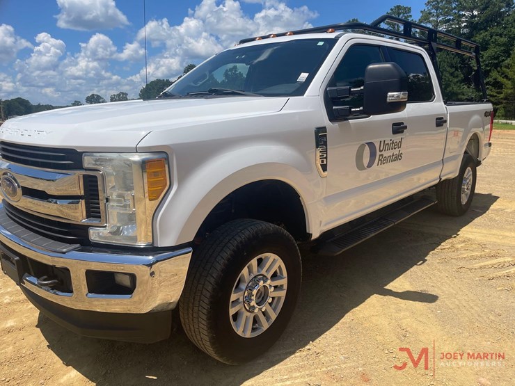 2017-ford-f-250-xlt-super-duty-pickup-truck-image-6