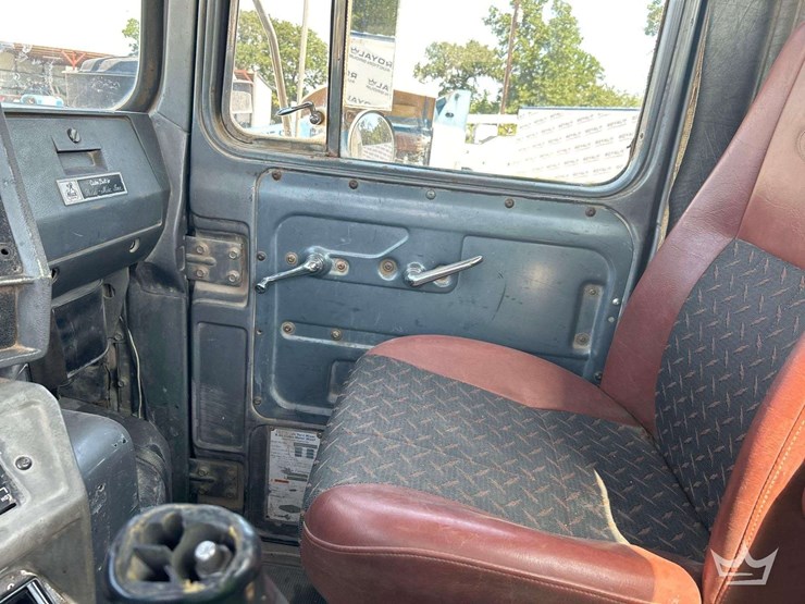 1994-mack-dm690s-image-18