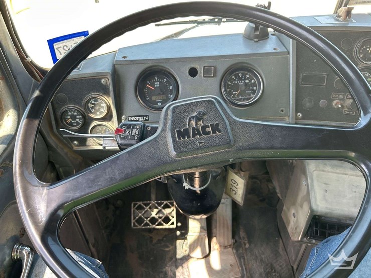 1994-mack-dm690s-image-14