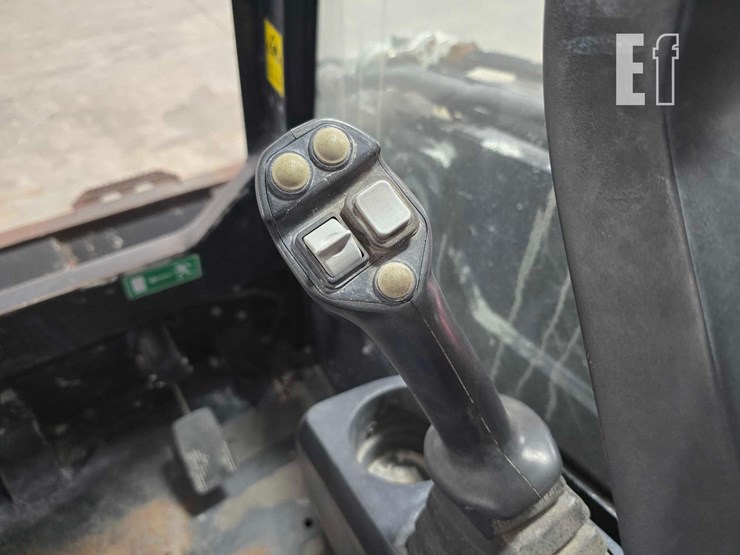 2020-jcb-3ts-8t-image-15