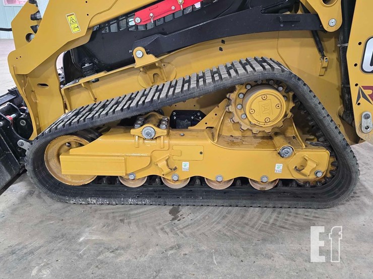 2025-caterpillar-255-image-27