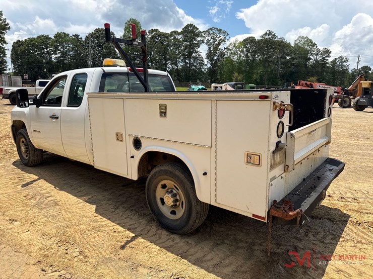 2010-chevrolet-2500-hd-service-truck-image-3