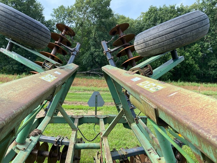 john-deere-230-image-28
