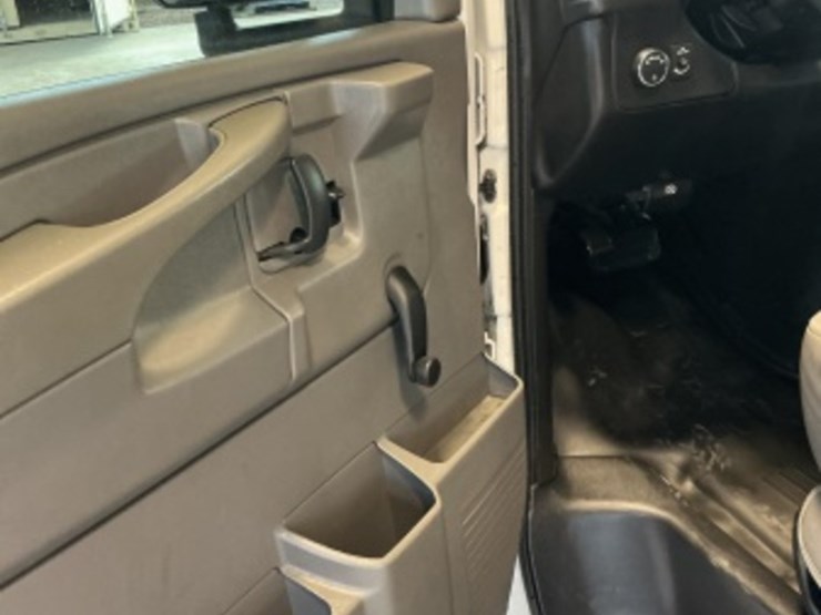 2013-chevrolet-express-3500-image-24