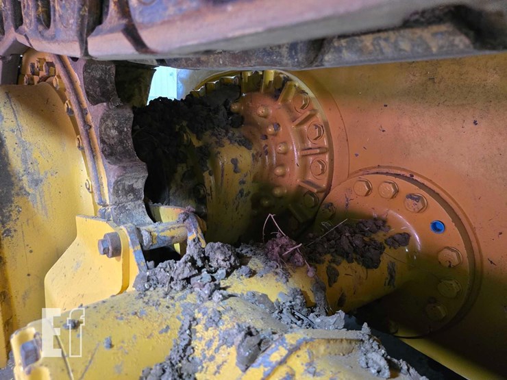 2022-caterpillar-d4-lgp-image-39