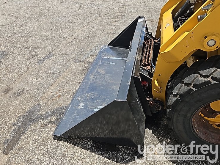 2022-caterpillar-232d-image-9
