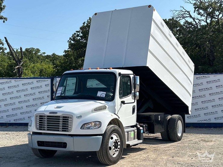 2016-freightliner-m2-106-image-1