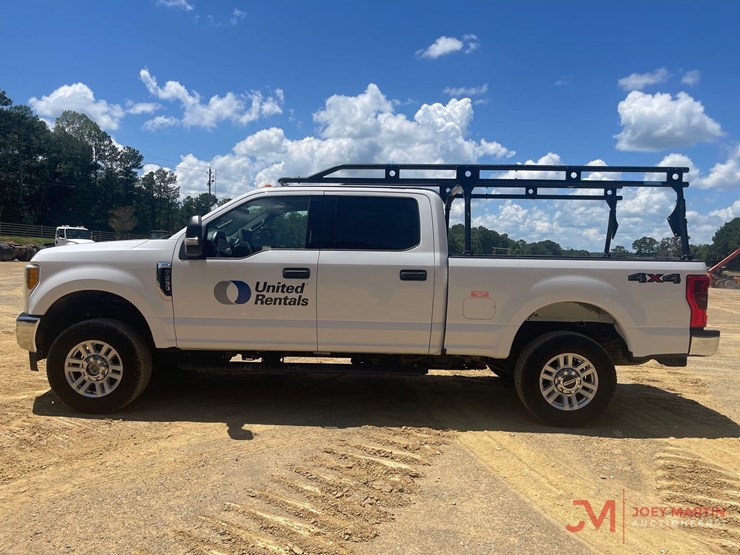 2017-ford-f-250-xlt-super-duty-pickup-truck-image-5