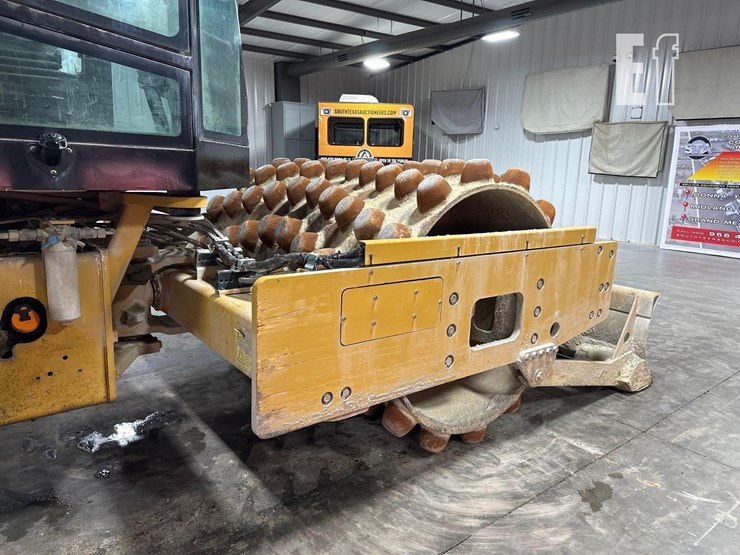 2019-caterpillar-cp56b-image-10