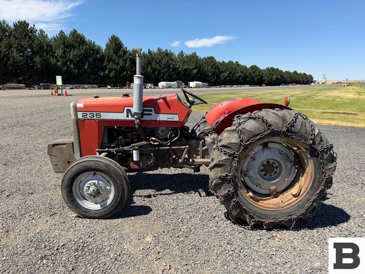 1975-massey-ferguson-235-image-2