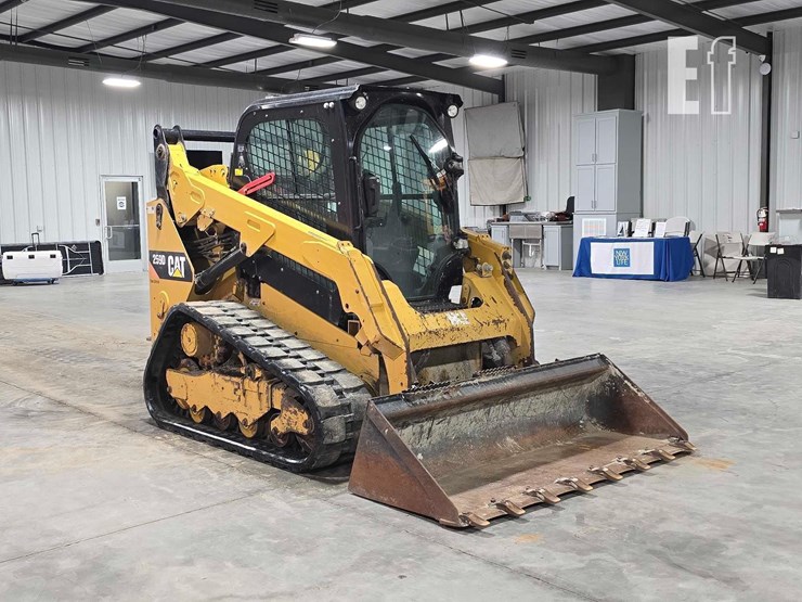 2015-caterpillar-259d-image-2