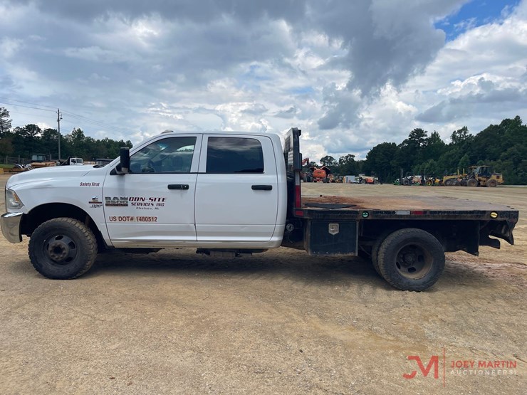 2016-ram-3500-heavy-duty-flatbed-truck-image-5
