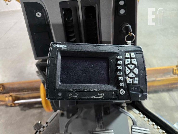 2010-caterpillar-160m-image-18