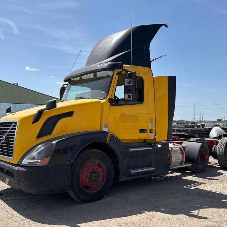 VOLVO VNL64T300