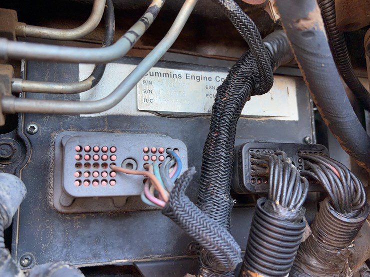 2005-case-ih-325-image-11