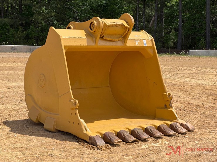 cf-72"-tooth-bucket-excavator-attachment-image-1
