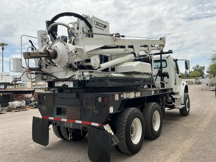2016-freightliner-m2-106-image-6